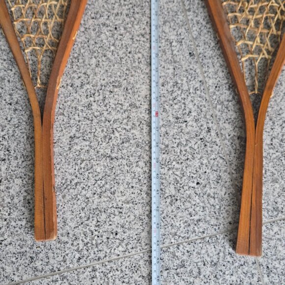 Wood and Rawhide Vintage Traditional Huron Snowshoes 43" x13.5", made in Canada - Picture 10 of 16